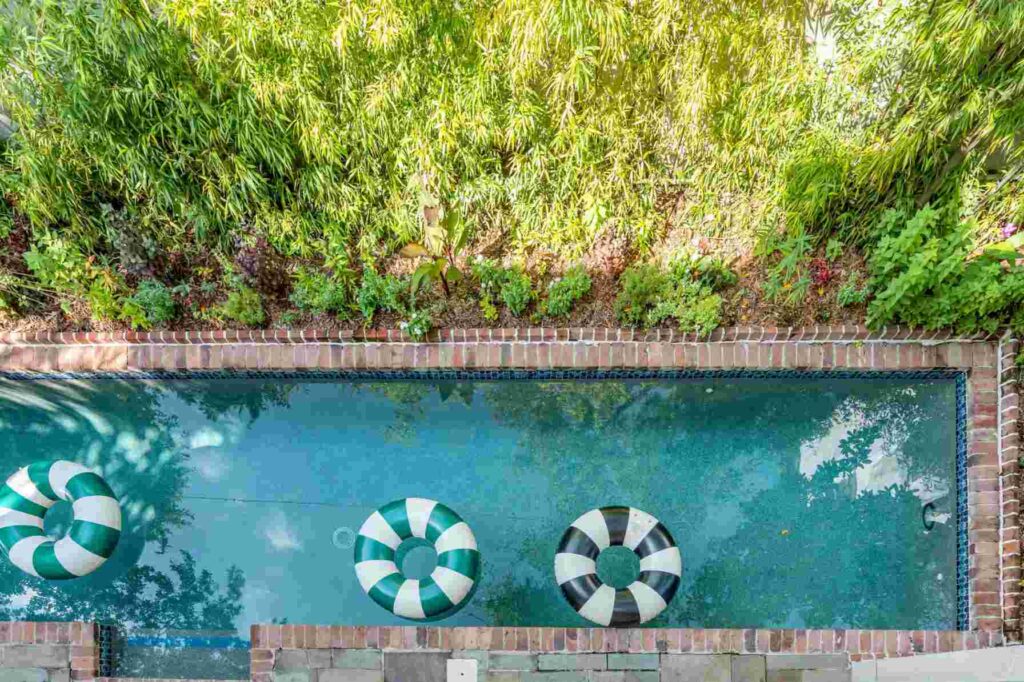 pool-with-tube